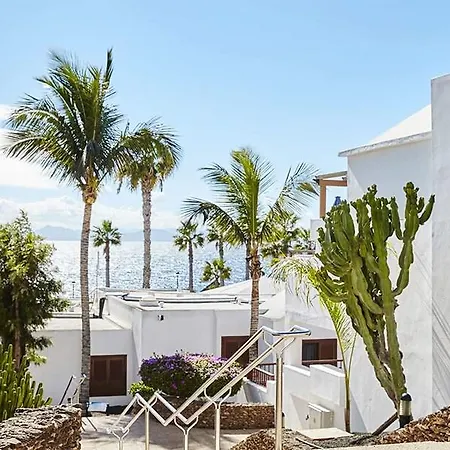 Flamingo Resort *